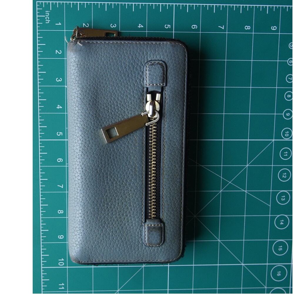 Marc Jacobs Wallet Blue Zip Around Pebbled Leather Quiet Luxury Gold Hardware - Picture 13 of 14